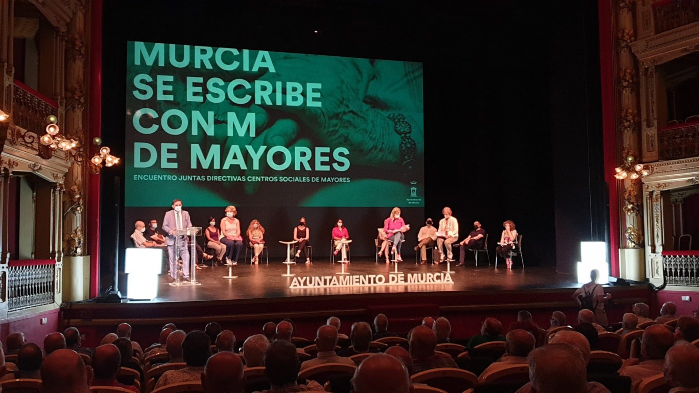 Acto con los centros de mayores celebrado en el Romea. ORM