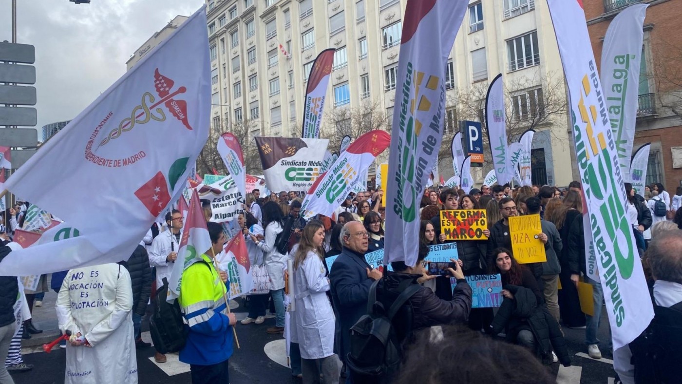 Los médicos reclaman un estatuto marco independiente del resto de trabajadores de la sanidad