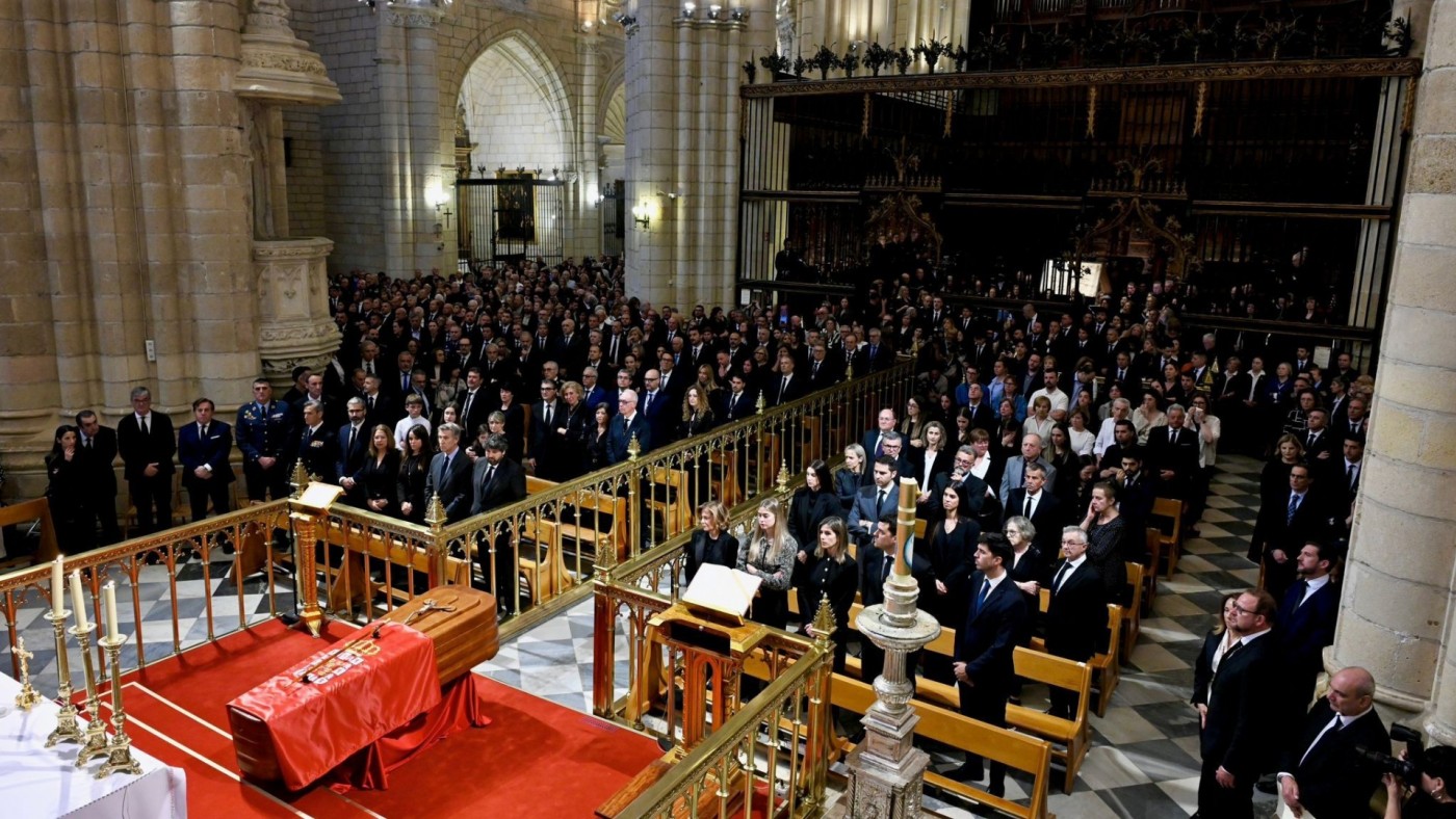 Murcia despide a José Ballesta en una multitudinaria y emotiva ceremonia en la Catedral
