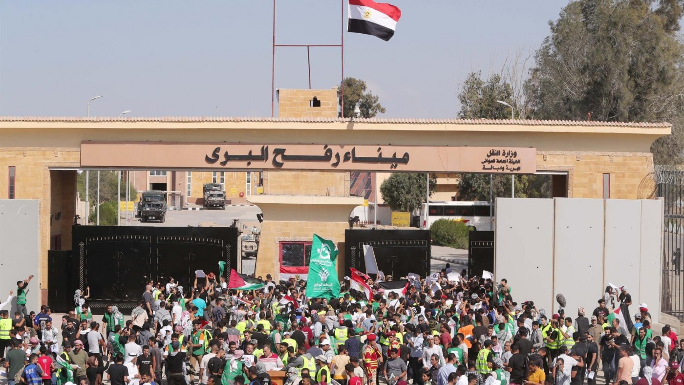 Comienza la entrada de ayuda humanitaria en la Franja de Gaza con la reapertura del paso de Rafá