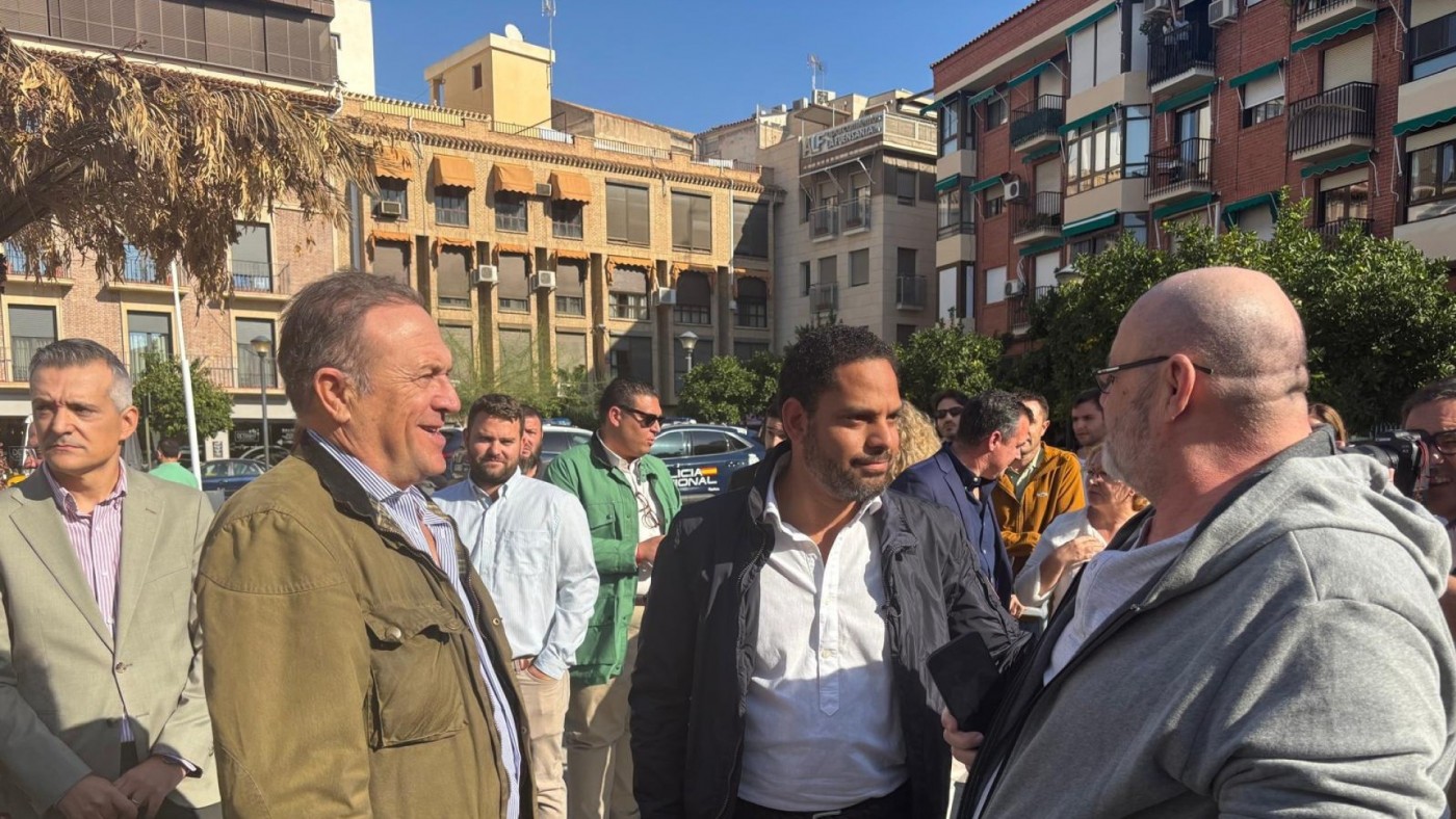 Garriga defiende en Murcia la reemigración y la prioridad nacional en el acceso a ayudas sociales