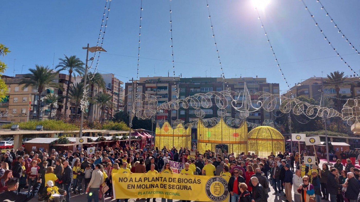 Centenares de personas se concentran contra la planta de biogás en Molina