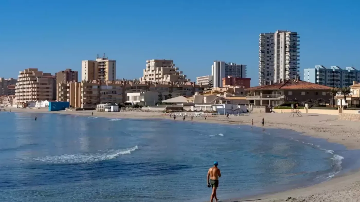 El Ayuntamiento de San Javier niega contaminación alguna en el emisario de la playa de Las Gaviotas 