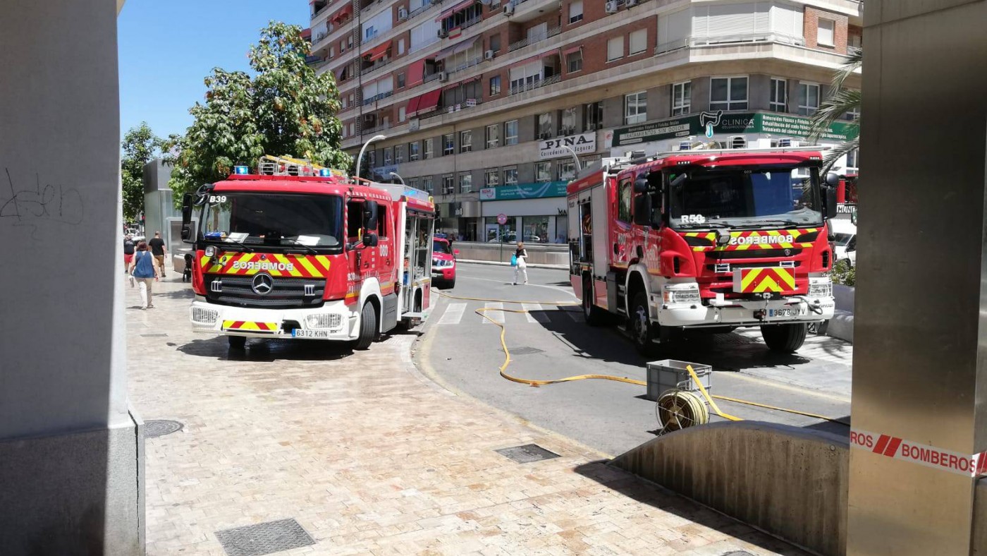 VÍDEO | Incendio en un parking en la avenida de la Libertad de Murcia