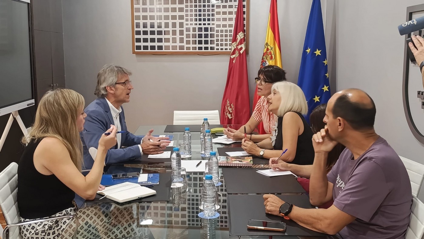Gobierno y sindicatos: absentismo, convenios y siniestralidad