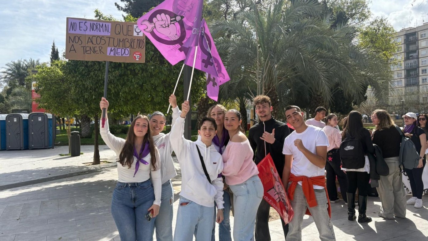 Los estudiantes defienden el feminismo en las calles