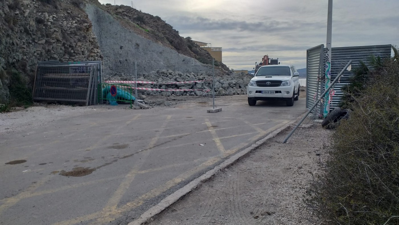 Desmontan el monte en Cala del Pino para construir un chalet