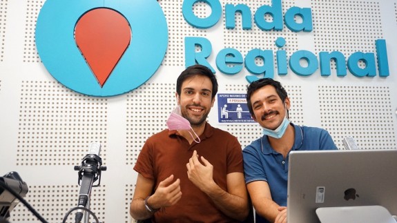 José Antonio Villegas y Oriol Pamies en los estudios de Onda Regional de Murcia