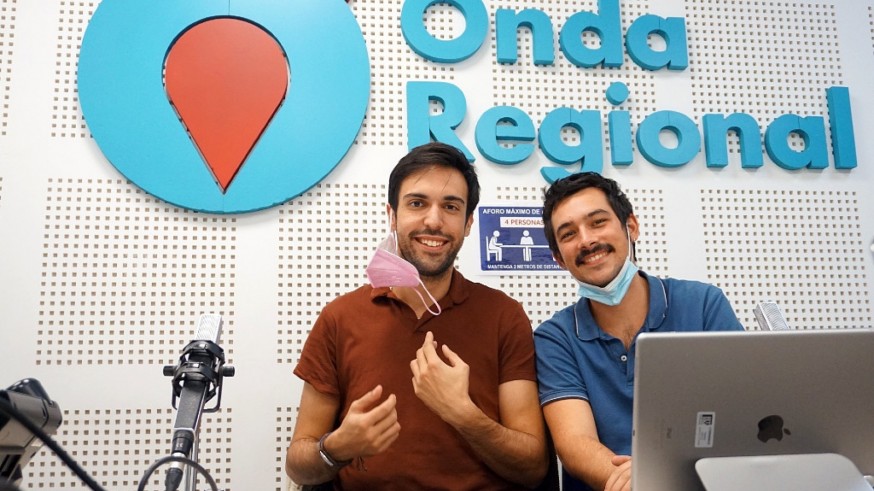 José Antonio Villegas y Oriol Pamies en los estudios de Onda Regional de Murcia