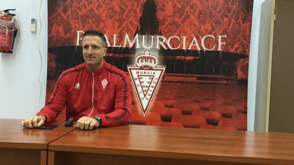 Quini García, entrenador del Real Murcia Baloncesto (foto: Gomariz-ORM)