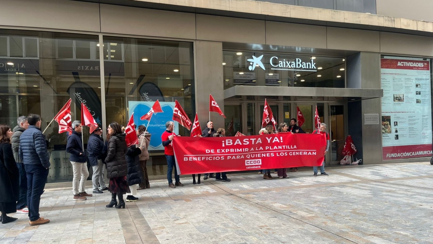Murcia se suma a las protestas de CCOO en CaixaBank por el clima laboral y el reparto de beneficios