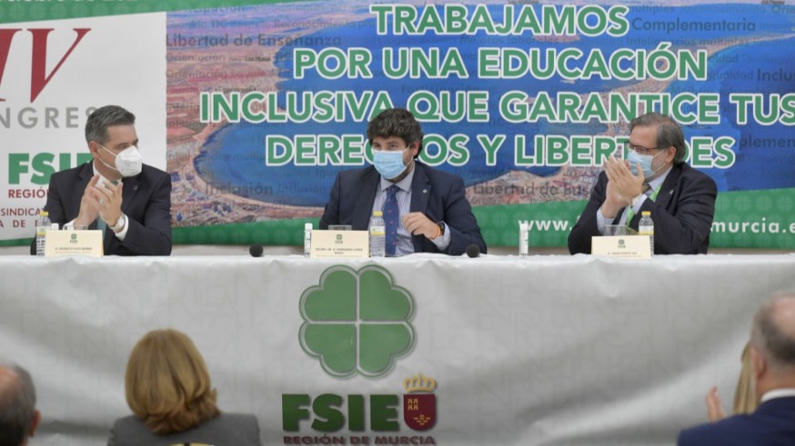 López Miras en el Congreso Autonómico de la Federación de Sindicatos Independientes de la Enseñanza de la Región de Murcia. Foto: CARM.