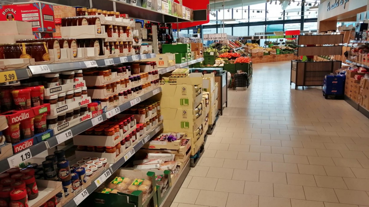 El paro del transporte no está provocando problemas en los supermercados de la Región