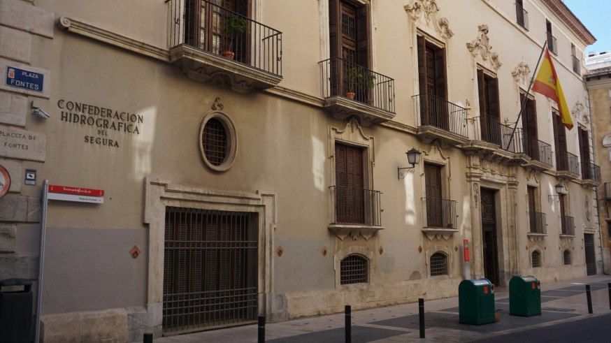 La CHS propone aumentar el uso de agua desalada ante la reducción de recursos naturales