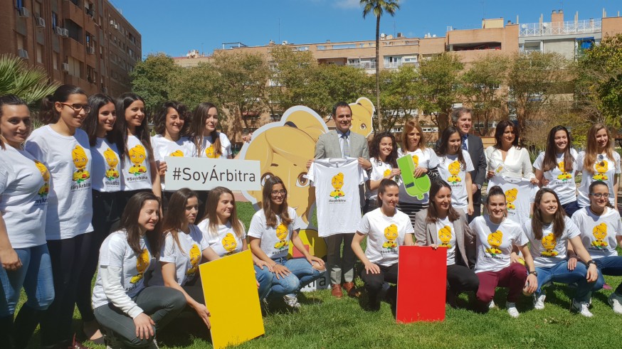 #SoyÁrbitra la campaña de la Federación Murciana para relanzar el fútbol femenino