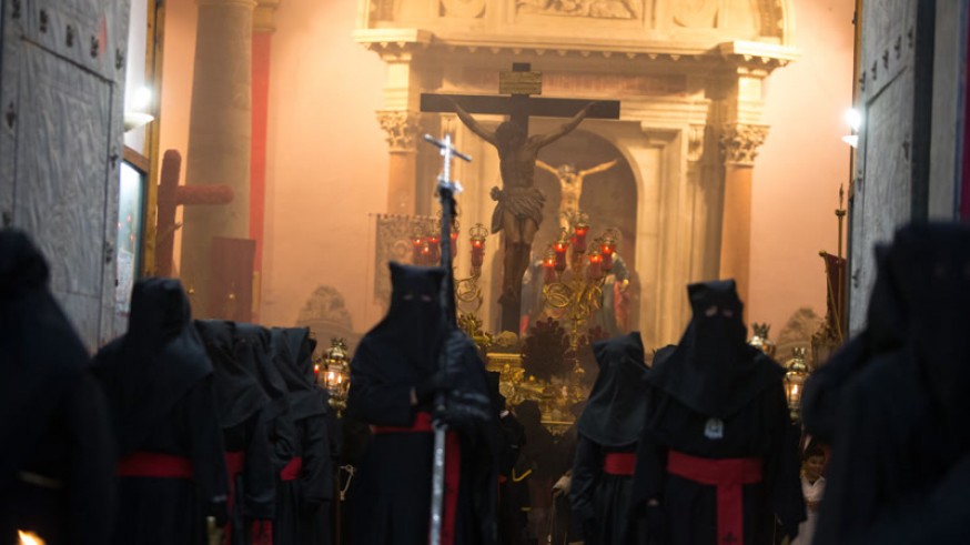 3.000 nazarenos de toda la Región desfilaron por las calles de Murcia en la magna procesión