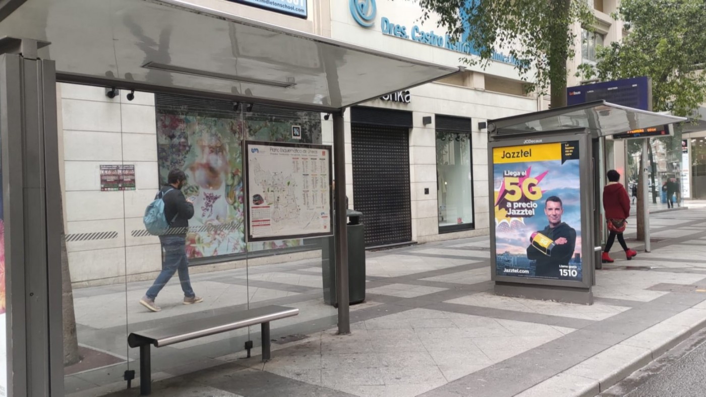 Los autobuses 'coloraos' no salen a la calle por el conflicto entre trabajadores y empresa