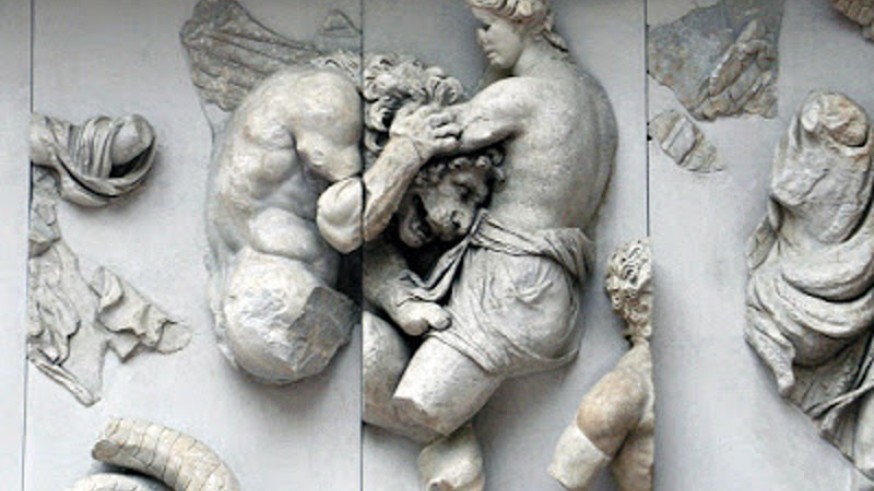 El dios Éter luchando contra los gigantes, Museo de Pérgamo