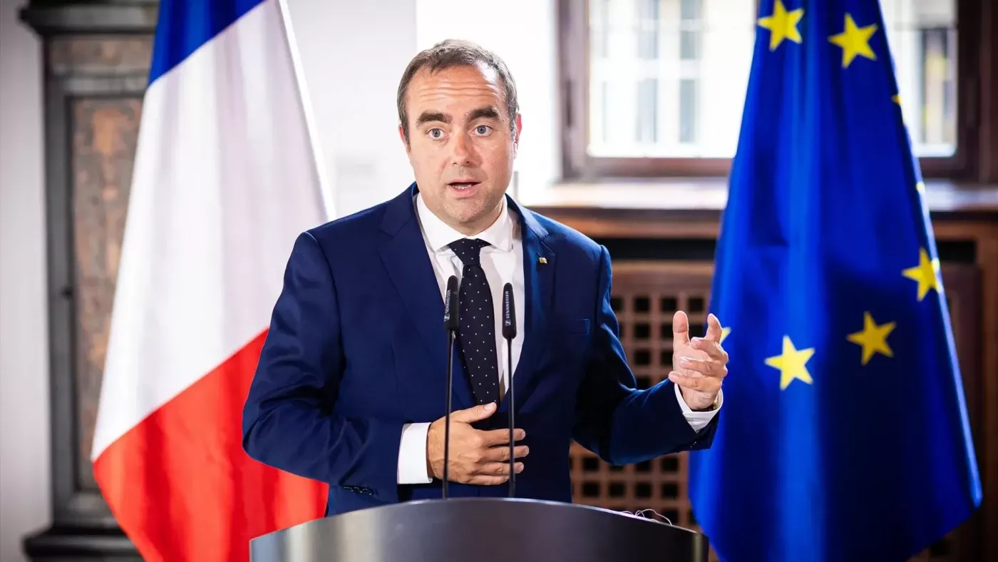 Dimite el primer ministro francés, Sébastien Lecornu pocas horas después de presentar su Gobierno 