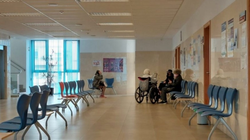 Pacientes esperando en un consultorio de Atención Primaria