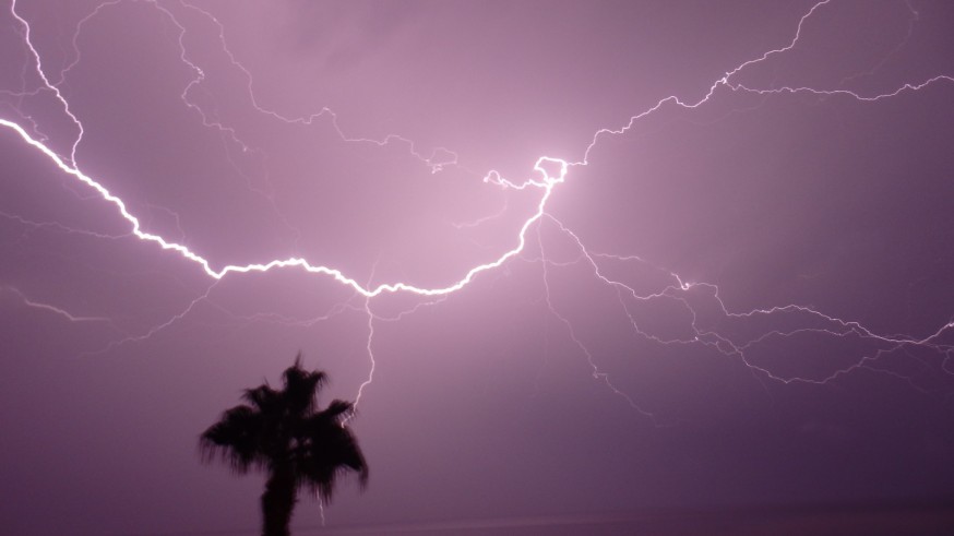 Tormenta con aparato eléctrico en Águilas