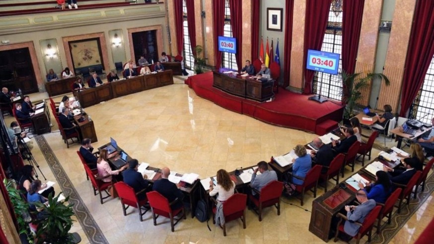 El debate sobre la regularización de inmigrantes tensa el pleno del Ayuntamiento de Murcia