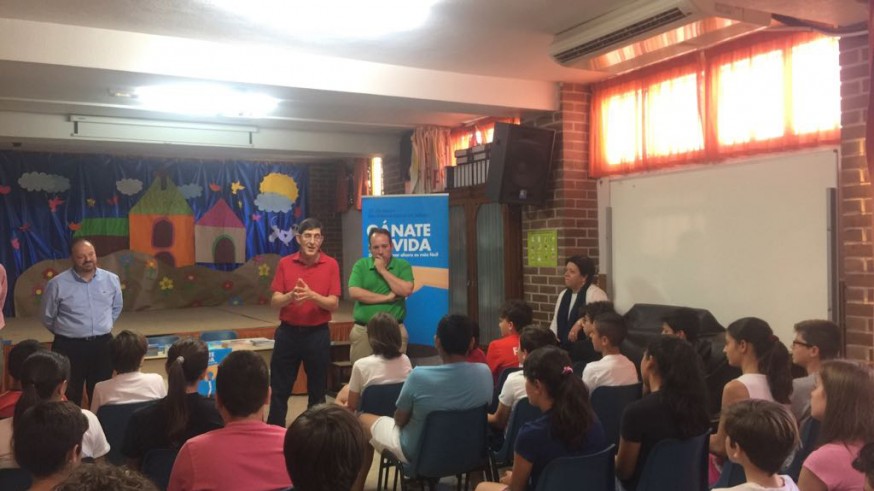 Villegas explica la campaña a los alumnos