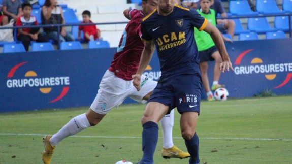El Jumilla vence 1-2 al UCAM Murcia