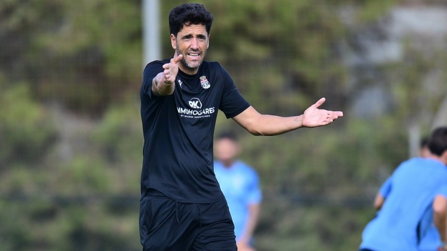 Iñigo Vélez reitera su deseo de pelear por el ascenso