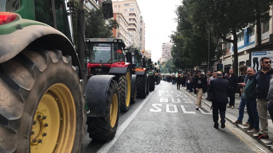 Asaja, COAG y UPA anuncian movilizaciones por el alza del gasóleo agrícola y los fertilizantes