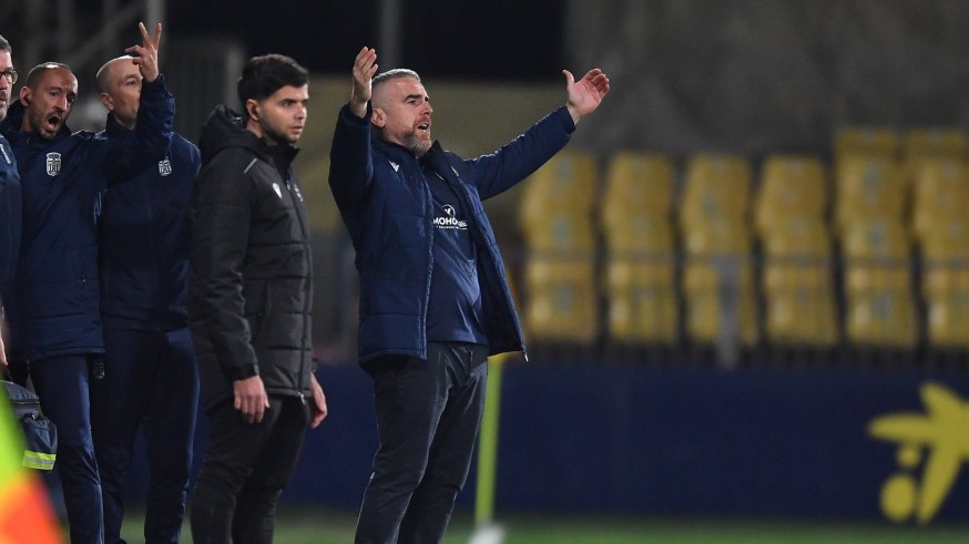 Javi Rey: "Es difícil jugar con 14 jugadores. Ha sido decisión del club"