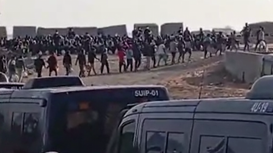 El Gobierno habilita plazas para acoger a 1.800 migrantes que permanecen en las calles de Ceuta