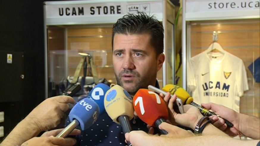 Pedro Reverte en una comparecencia ante los medios