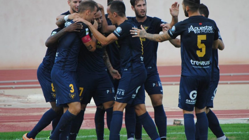 Celebración de uno de los goles del UCAM Murcia (foto: UCAM)