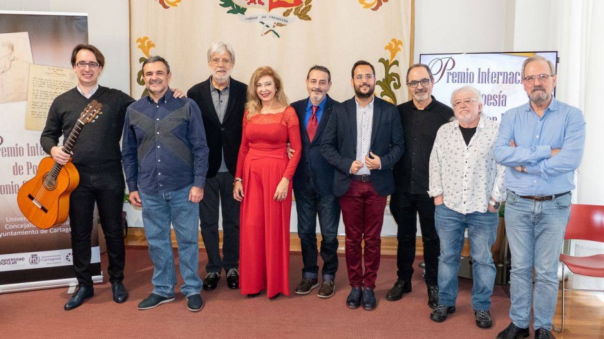 Entrega del premio Oliver Belmás