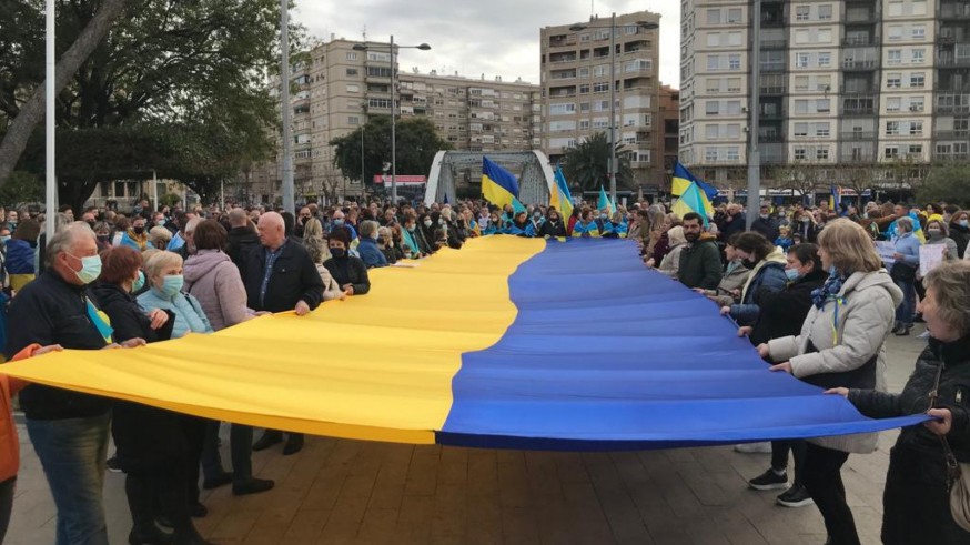Cientos de personas piden en Murcia que frene la invasión rusa