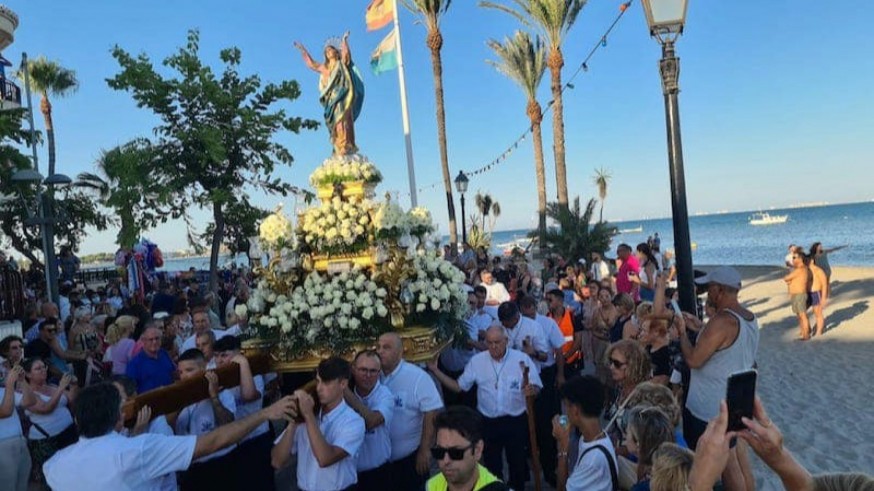 Recordamos 'La Fiesta de la Mar' de Los Alcázares, lo que algún cronista rememora como una 'invasión'