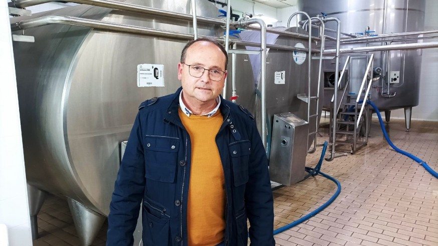 Antonio José López, gerente de la sección de lácteos y piensos de la cooperativa agroganadera ALIMER