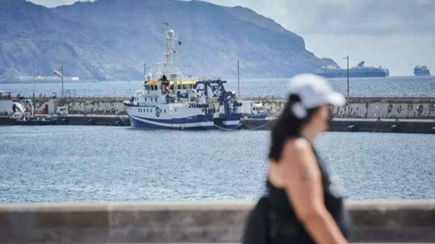El buque oceanográfico 'Ángeles Alvariño' amarrado en el puerto de Santa Cruz de Tenerife