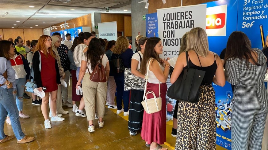 3.000 personas asisten a la Feria Regional de Empleo y Formación