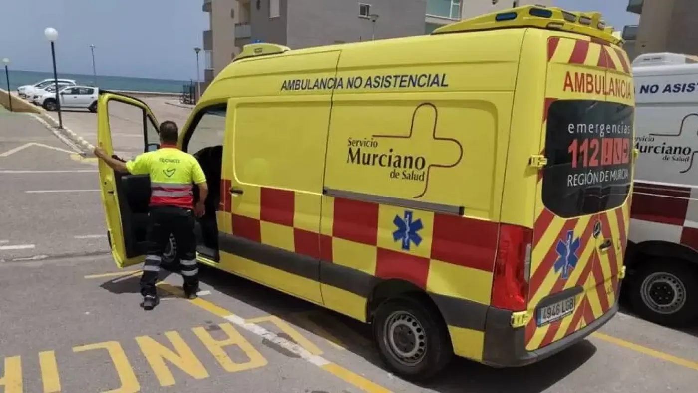 Dos personas, un padre y un hijo heridos por arma blanca en Sangonera la Seca