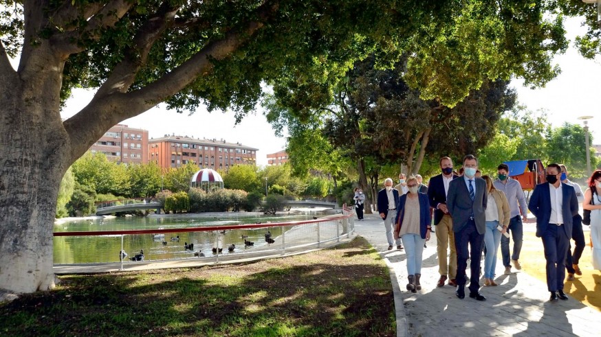 Las autoridades municipales visitan el parque. Ayuntamiento de Murcia 