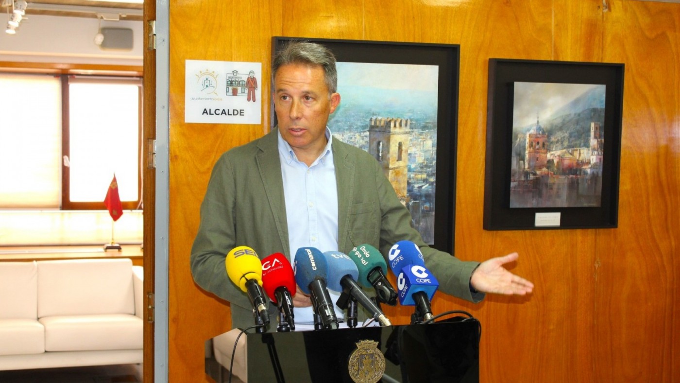 El alcalde de Lorca (PP) dice que la relación con Vox es "permanente y fluida", pero no habla de pacto 