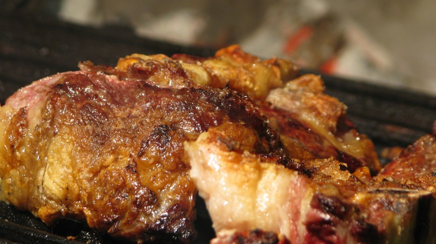 Una de las sabrosas carnes que preparan en 'El Rancho Argentino'