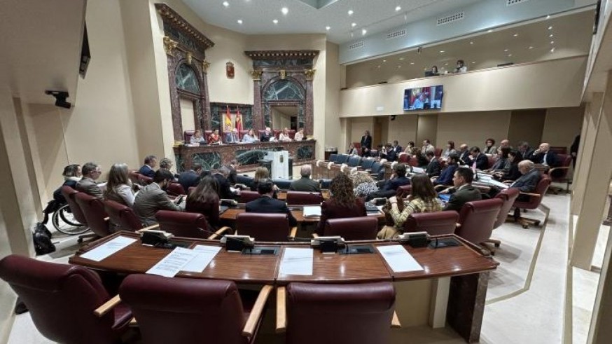 La Asamblea Regional, al día. El Gobierno insiste en su plan de vivienda asequible