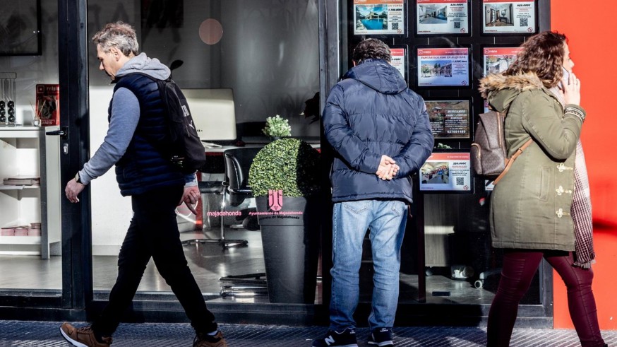 El precio de la vivienda crece un 40% y expulsa del marcado a jóvenes y familias