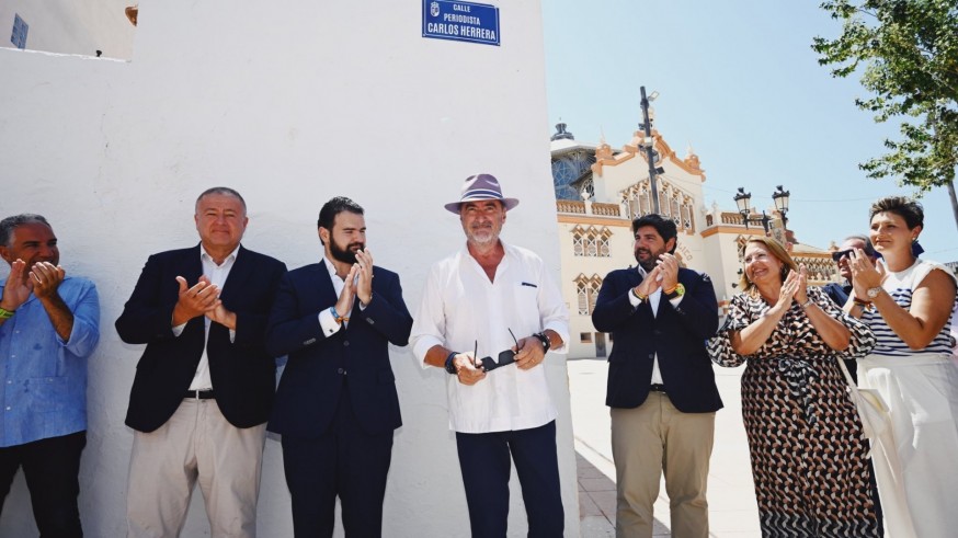 Carlos Herrera estrena una calle con su nombre en La Unión