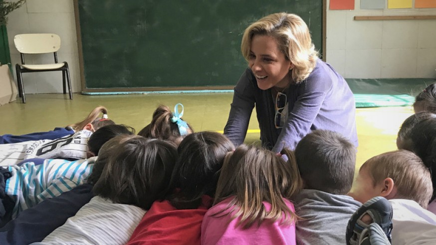 Martínez-Cachá durante una visita a una escuela infantil
