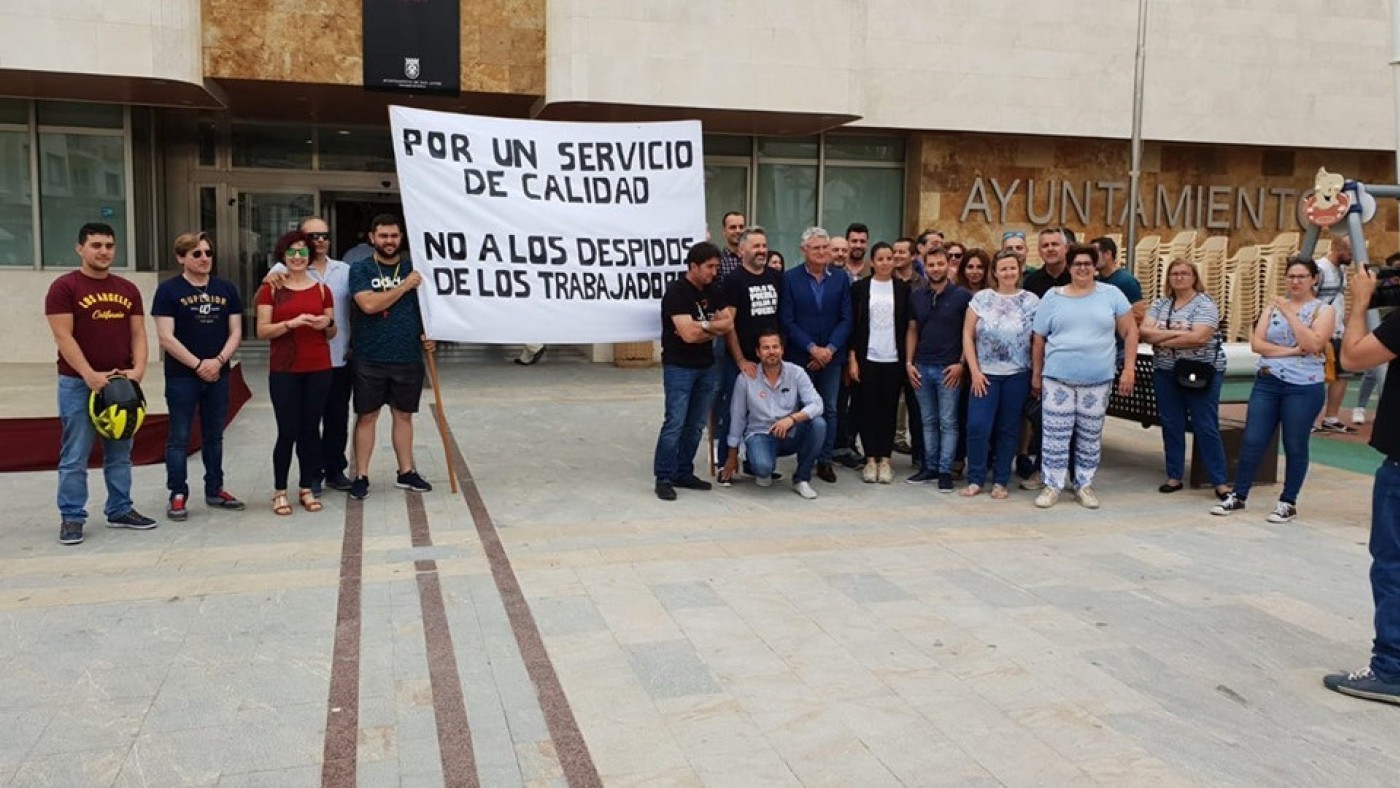 Protesta frente al ayuntamiento de San Javier