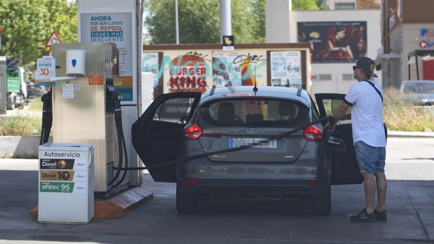 El precio de los carburantes sigue bajando a las puertas de la operación salida de agosto